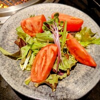 焼肉 喰心 - フルーツトマトのサラダ