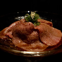 焼肉 Meat it - 和牛炙りユッケ　¥1,870