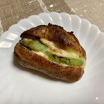 Pane Ho Maretta - えびアボカドのドッグ ホースラディッシュソース ¥390