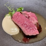 フクジュ - Carne：北海道産のブラウンスイス牛のモモ肉のロースト 菊芋のソース