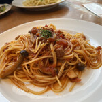トラットリア・イタリア - 小柱としめじのトマトソーススパゲッティ