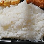 ディッシ稲毛屋 - ボリュームある白飯