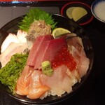 浜の駅おもと愛土館 - 海鮮丼