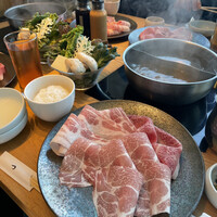 しゃぶしゃぶつかだ 渋谷スクランブルスクエア - 黒毛和牛とブランド豚2種盛り合わせ