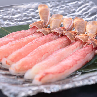 ぷりっと食感が楽しめるカニはお得なコースもご用意しております