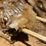kitchenラビット - 太刀魚塩焼きは身が柔らかく
            塩焼きで素材の旨みを感じる
            ダイコンオロシに数種のオロシポン酢でイタダキぃ