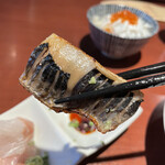 酒肴場 屯 - 炙りイワシは大好物