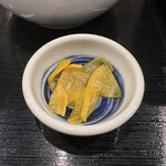 Suteki Hausu Pondo - 熟成和牛のステーキ重(大盛) 1,320円 (お漬物)