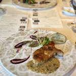 アンシャンテ - 骨付き鶏もも肉のコンフィ
      塩レモンのハニーマスタードソース。