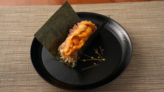 Jampa - ウニとマグロの贅沢巻寿司