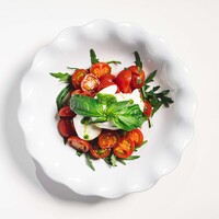 ナポリ直送水牛のモッツァレラとチェリートマトのカプレーゼ