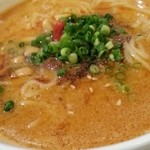 メゾン・ド・ユーロン - ハーフ担々麺。美味。松の実がオキニ。