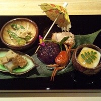和牛懐石 但馬屋 梅田 - 2013年6月訪問　白千枚とミニオクラの胡麻和　加賀れんこんとハチノスの旨煮　上みのの青柚子焼き
                　たまご豆腐のジュレ寄せ
                　旬あじさい（くずゼリー）