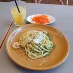 Pasta Alba shonan - 小エビとレモンのジェノベーゼ。ランチセットでキャロットラペとオレンジジュース