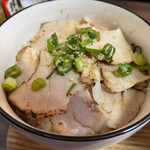 Ramen Shiroiwa - 炙りチャーシュー丼360円。ライス中くらいのしっかりとしたボリューム感。