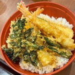 穗波大喰堂 IMall三好店 - 〖涼拌天婦羅蓋飯・大碗〗(990日圓)
                      
                      ❀【米飯大碗・免費附送一份涼麵】
                      
                      我最喜愛的兩隻蝦子也讓我感到非常開心٩(๑❛ᴗ❛๑)۶♡♡♡✨✨•*¨*•.¸¸♪✧