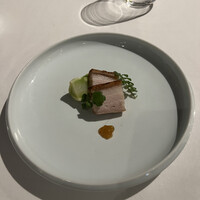 モトイ - 豚バラ肉を広東の技法を用いて焼き上げました。絶品。