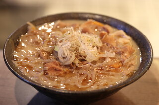 もつやき優貴 - 煮込みそば！煮込みをちょこっとだけピり辛にして、麺は冷麺の麺！うまし！