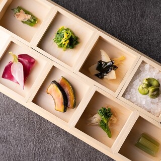 「현대 사토야마 요리」 각지의 소재를 다양한 조리법으로 현대풍에 어레인지