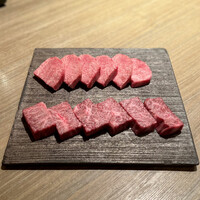 焼肉うしごろ 西麻布本店 - 究極の黒タン 厚切り・特選ハラミ 