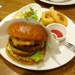 マグズカフェ - 6月限定のチーズシュリンプバーガー（ディナープレート）