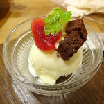 マグズカフェ - サービスのデザート