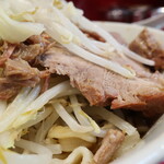 ラーメン二郎 - 豚の厚み