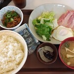 すき家 高松十川店 - 牛小鉢ベーコンエッグ朝食