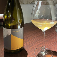 オステリア・オリエーラ - 海の幸、野菜の冷前菜に合わせたオレンジワイン