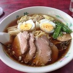 Pechin - 豪勢にチャーシューワンタン麺。ここのラーメンは僕のソウルフードだ。うまかった！