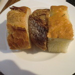 カーロ・エ・カーラ - パン３種類（お替りOK）