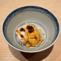 鮨 はしもと - とらふぐの焼き白子(卵黄醤油)