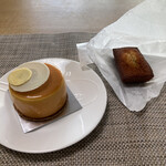 ラ パティスリー カツラ - 左:シャロンヌ　右:フィナンシェ