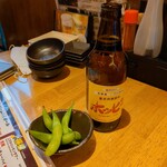 立呑み 魚椿 - ホッピーと突出しの枝豆