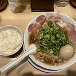 京都ラーメン 森井 - なかなかイイ感じ！