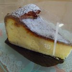 カフェ ド ガモヨン - ベイクドチーズケーキ300円　