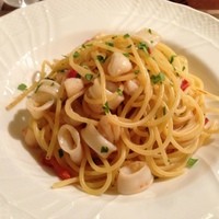 トラットリアイルポンテ - ホタテとヤリイカのアンチョビペペロンチーノ