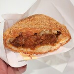 PAIN DE NOS REVES - ・「カレーパン(¥216)」の断面。