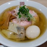 Chuukasoba Shikisokuzekuu - 淡麗塩らーめん　お得な特製トッピング　@1300