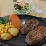 Pengin - ミディアムより良く焼きにして頂き右上のゲラン塩を振って（ご飯にもおすすめ）堪能