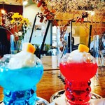 BUoY cafe - クリームソーダの赤と青