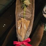 表参道うかい亭 - お店から薔薇1輪