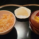 表参道うかい亭 - ガーリックライス、みそ汁、玉葱甘酢