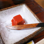 カナ - 豆腐よう。クリーミーで濃密な味覚がとろけて、口の中を満たす。泡盛と絶対的な相性