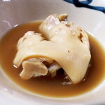 カナ - でっかいてびち（豚足）も入る。このゼラチン質こそ、イラブー汁を成り立たせる陰の立役者