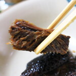 カナ - 長時間煮込まれた身は、繊維質がほぐれ、ニシンの食感。味はほぼスープに出ている