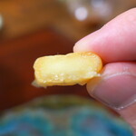 カナ - カラスミっぽい見た目だが、塩辛さは皆無。一種独特な… 不思議な香り