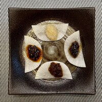 豊栄 - (豊栄コース) 自家製醤盛り合わせ ※上から時計回りに、生姜醤 (ショウガジャン)、沙茶玉葱醤 (サーチャー タマネギ ジャン)、豊栄醤 (ホウエイジャン)、芽菜醤 (ヤーサイジャン)。