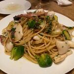 noda - 〆のパスタは２品、最初はコウイカと芽キャベツのペペロンチーノ。