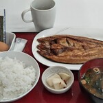 Yokkaichi Himono Shokudou - カマスのひもの定食で800円。